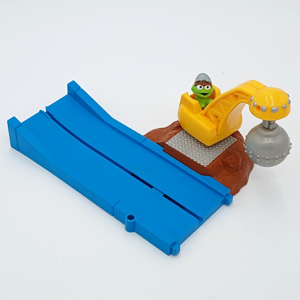2000 Fisher Price Sesame Street Radio Control Construction Set - Wrecker & Track